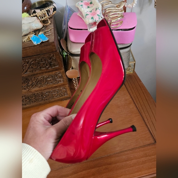 STUART WEITZMAN Designer Quasar Patent Leather Peep-Toe Stiletto Cherry Red.Sz 7 - Picture 7 of 14